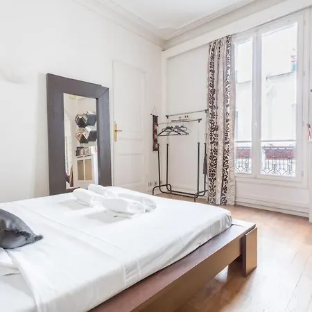 Apartamento Lovely Flat With Authentic Furnishings By Guestready *