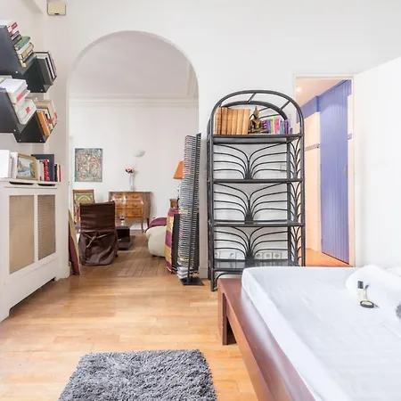 Lovely Flat With Authentic Furnishings By Guestready Paris
