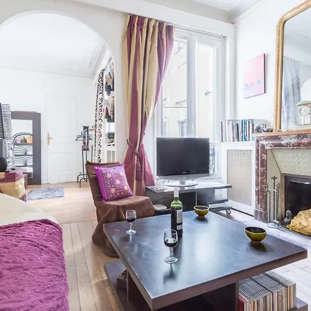 Apartamento Lovely Flat With Authentic Furnishings By Guestready *