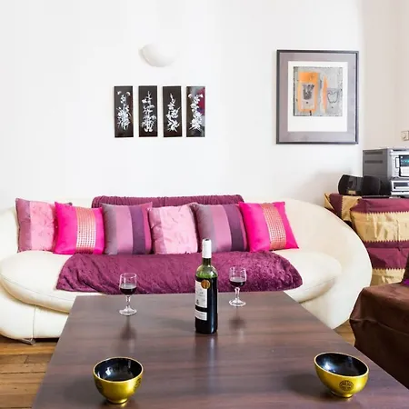Lovely Flat With Authentic Furnishings By Guestready * Paris